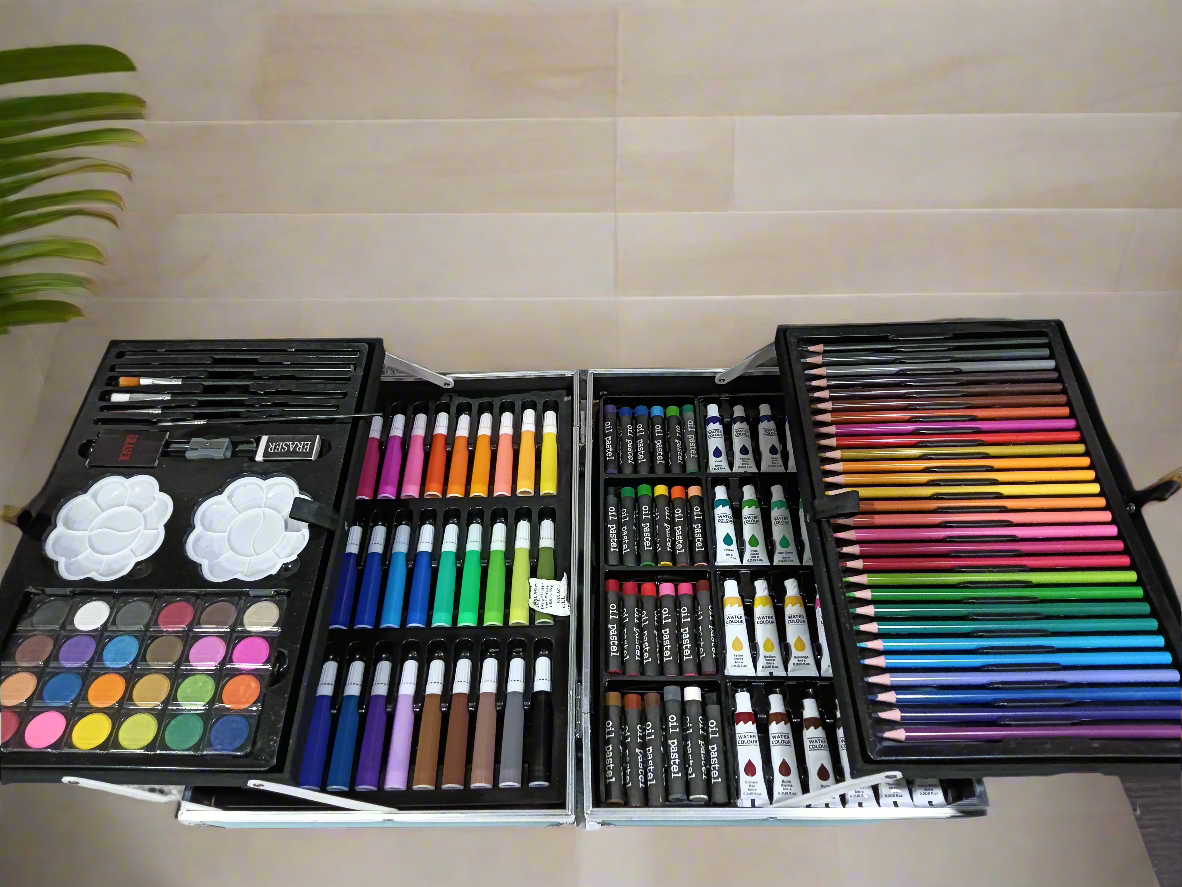 Capybara 145 Piece Colouring Suitcase
