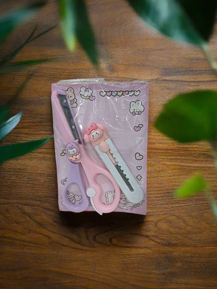 Scissor With Cutter