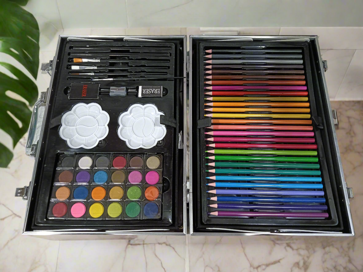 Capybara 145 Piece Colouring Suitcase