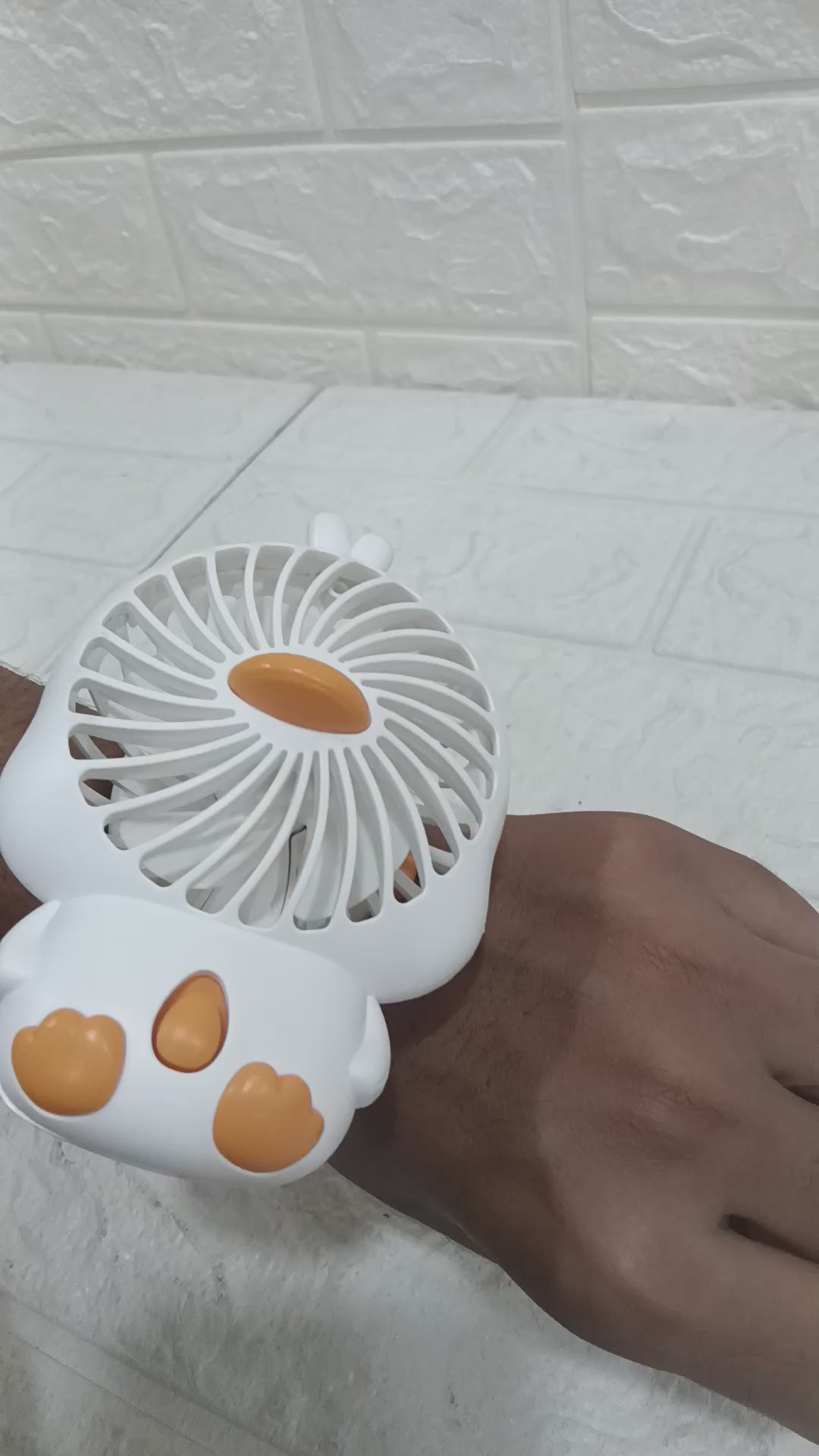 Portable & Hands-Free Wrist Fan