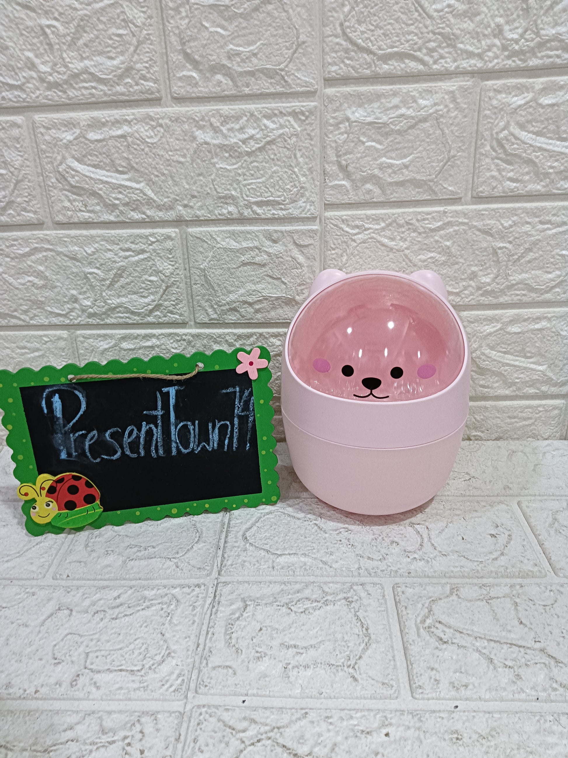 Sleek and Modern Dustbin