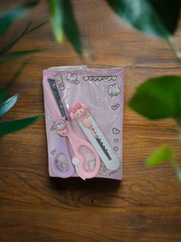 Scissor With Cutter
